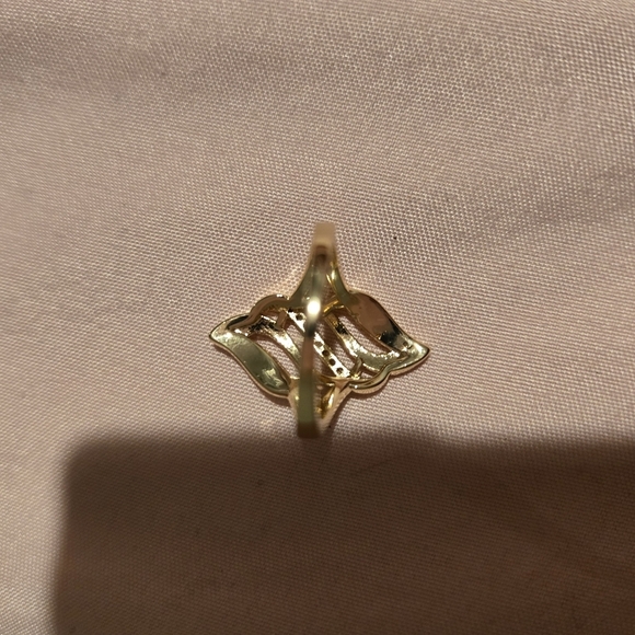 21kgp Dubai Jewelry -Gold Geometric Split Band Ring with Emerald-Cut Stone - Picture 6 of 7